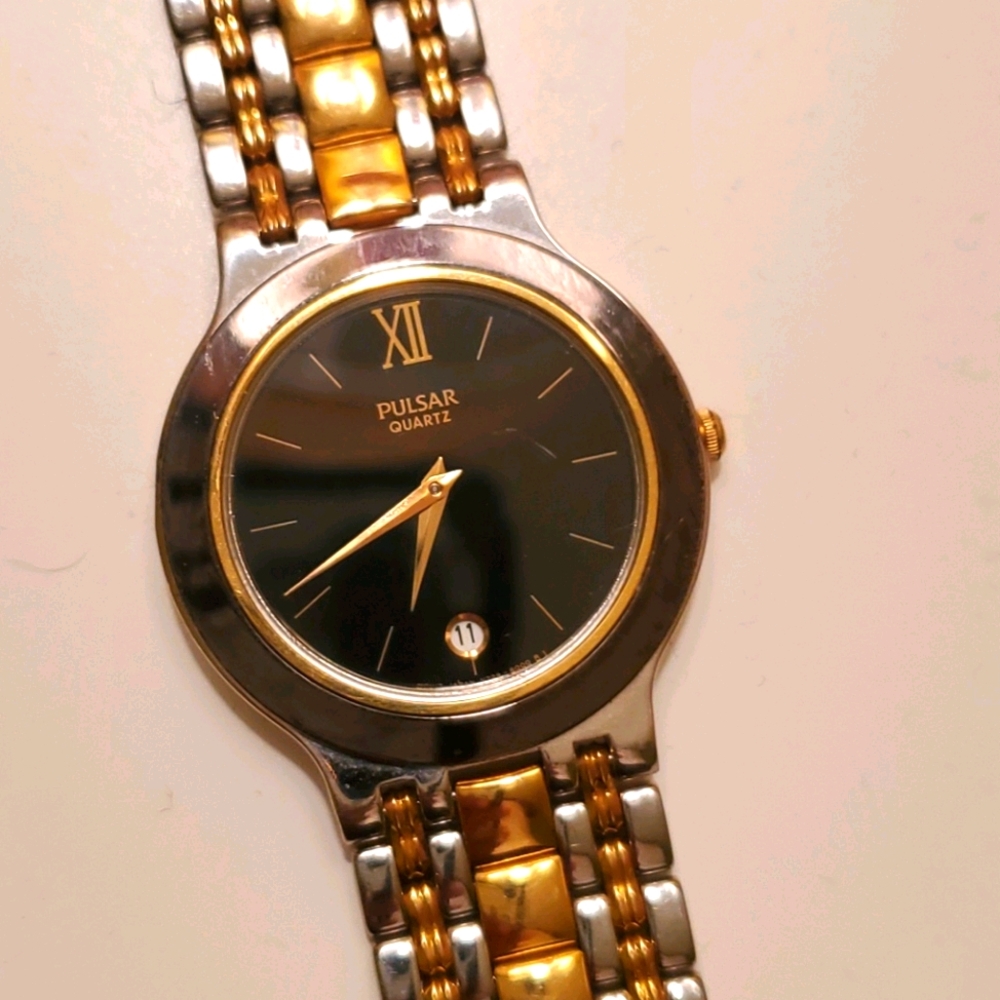 Pulsar Quartz 2-tone wristwatch
